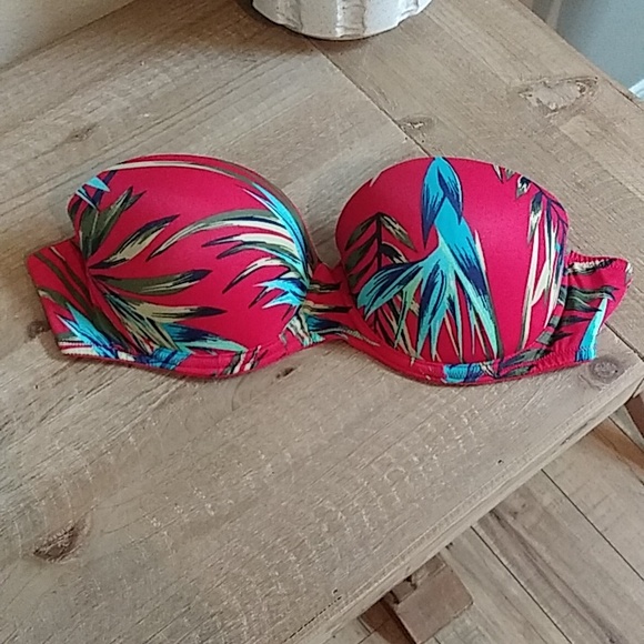 Victoria's Secret Pink Red Strapless Push-up Bra. Size 32D - Picture 4 of 17